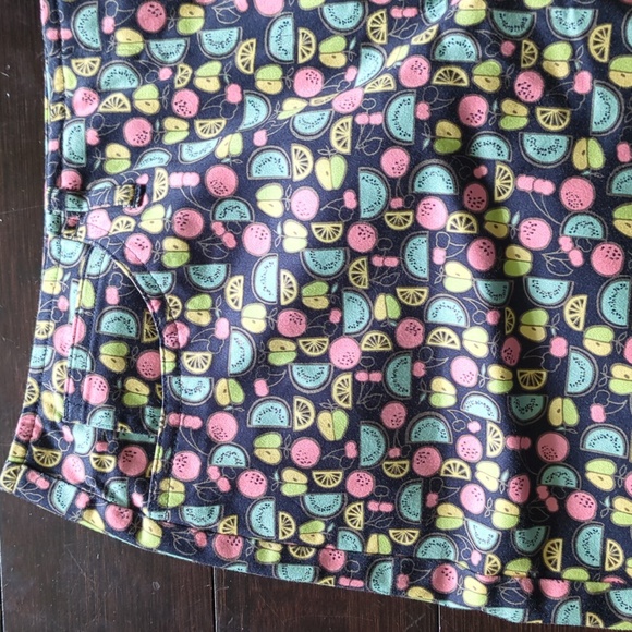 Talbots Stretch Womens Cropped Pants Size 12 Black w/ Stylized Fruit Print 1732 - Picture 2 of 6